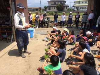田植えの指導者岩永さん